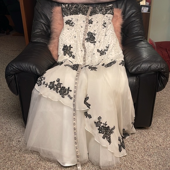 100% silk beaded lace bust mermaid hem gown - Picture 8 of 13